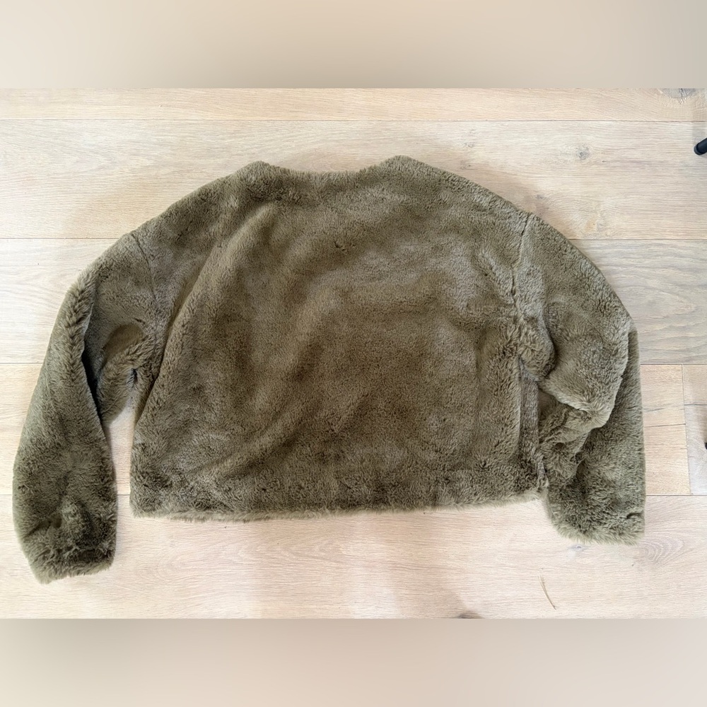Scotch and Sofa fuzzy soft faux fur olive green lined crop top - estimated large - Picture 7 of 8